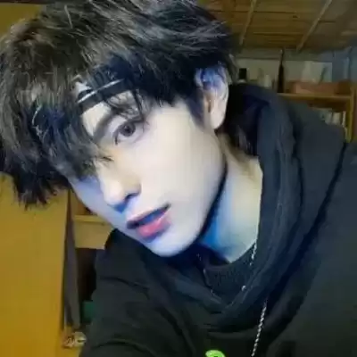仰映容